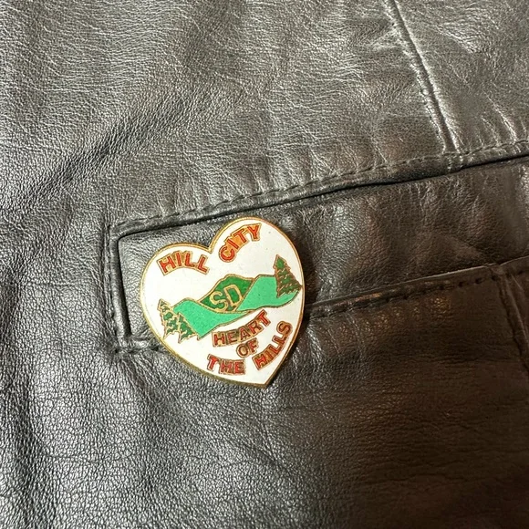 Vintage Ladies Harley Davidson Motorcycle HOG Owners Club Leather Vest 50+ Pins - Picture 14 of 14